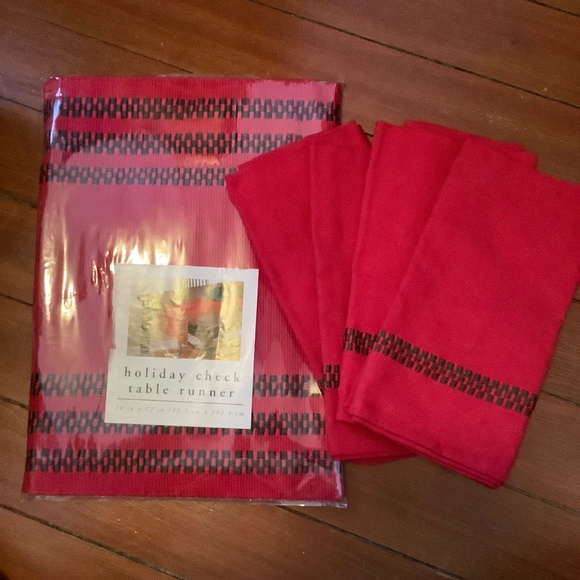 Pier 1 Dining Pier One Holiday Check Table Runner And Napkin Set